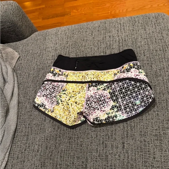 Lulu Lemon Speed Up Lined Women's Geometric Patterned Shorts - Picture 11 of 11